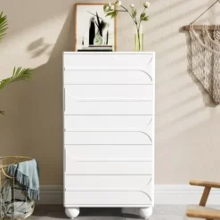 Byråer>5 lådor med elegant präglingsdesign – vita metallfötter, rymlig förvaring, rundade hörn
