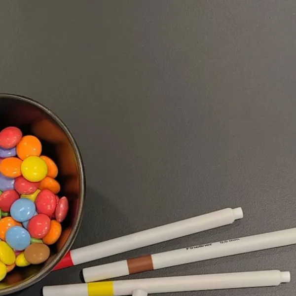 Matbord>Bord 70 x 70 cm - Rund modell, a träkanter