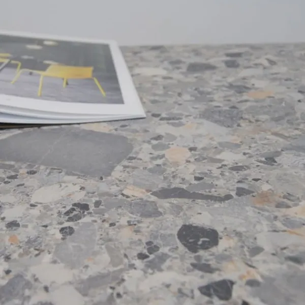 Matbord>Bord 70 x 70 cm - Rund terrazzo cepp modell