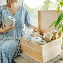 CREATIVE DECO Kistor & Koffertar>Förvaringslåda i trä med lås 40x30x24cm | RAW | Kreativ Deco