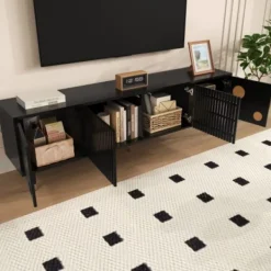 Tv-Bänkar>TV-skåp med rutnätsstruktur, dolda handtag & gulddetaljer | 2 dörrar i massivt trä | Moderna vardagsrumsmöbler